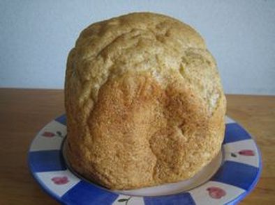 全粒粉のパン（ホームベーカリで作る）の写真
