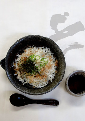 カルシウムたっぷり!ヘルシーお豆腐丼