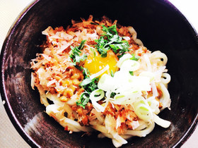 簡単✨夏のランチに!玉子かけ納豆うどん♡