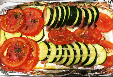 ズッキーニとトマトとベーコンの写真