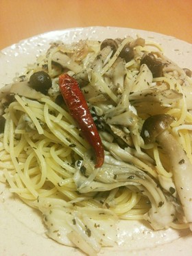 きのこのパスタ バジル風味