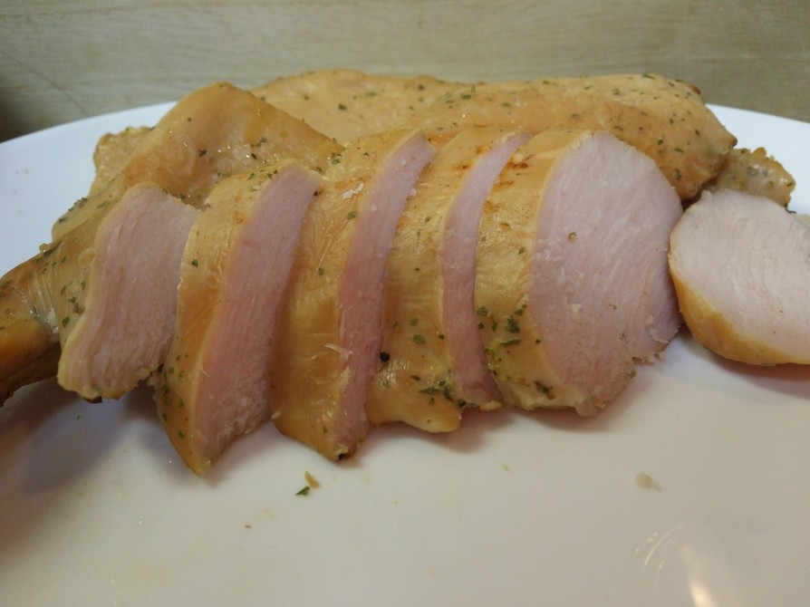 鶏胸肉で作るさっぱりスモークチキンの画像