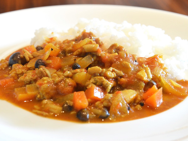 鶏肉ときのこのトマトキーマカレー