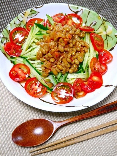 麺つゆで簡単！納豆キムチサラダの写真