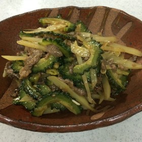 栄養満点❗️ゴーヤとジャガイモの青椒肉絲
