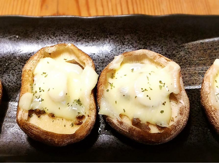 おつまみにシイタケのアンチョビチーズ焼きの画像