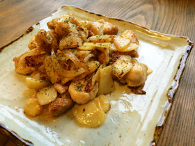 鶏肉とジャガイモのガーリックバター炒め