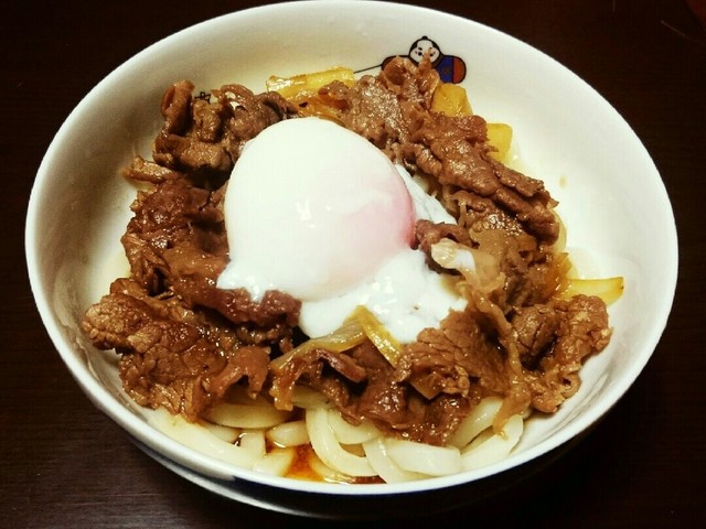 簡単絶品 すき焼きのタレで温玉肉うどん レシピ 作り方 By 凹目腹 クックパッド 簡単おいしいみんなのレシピが359万品