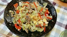 朝ごはんにサバ缶とキャベツの卵炒め