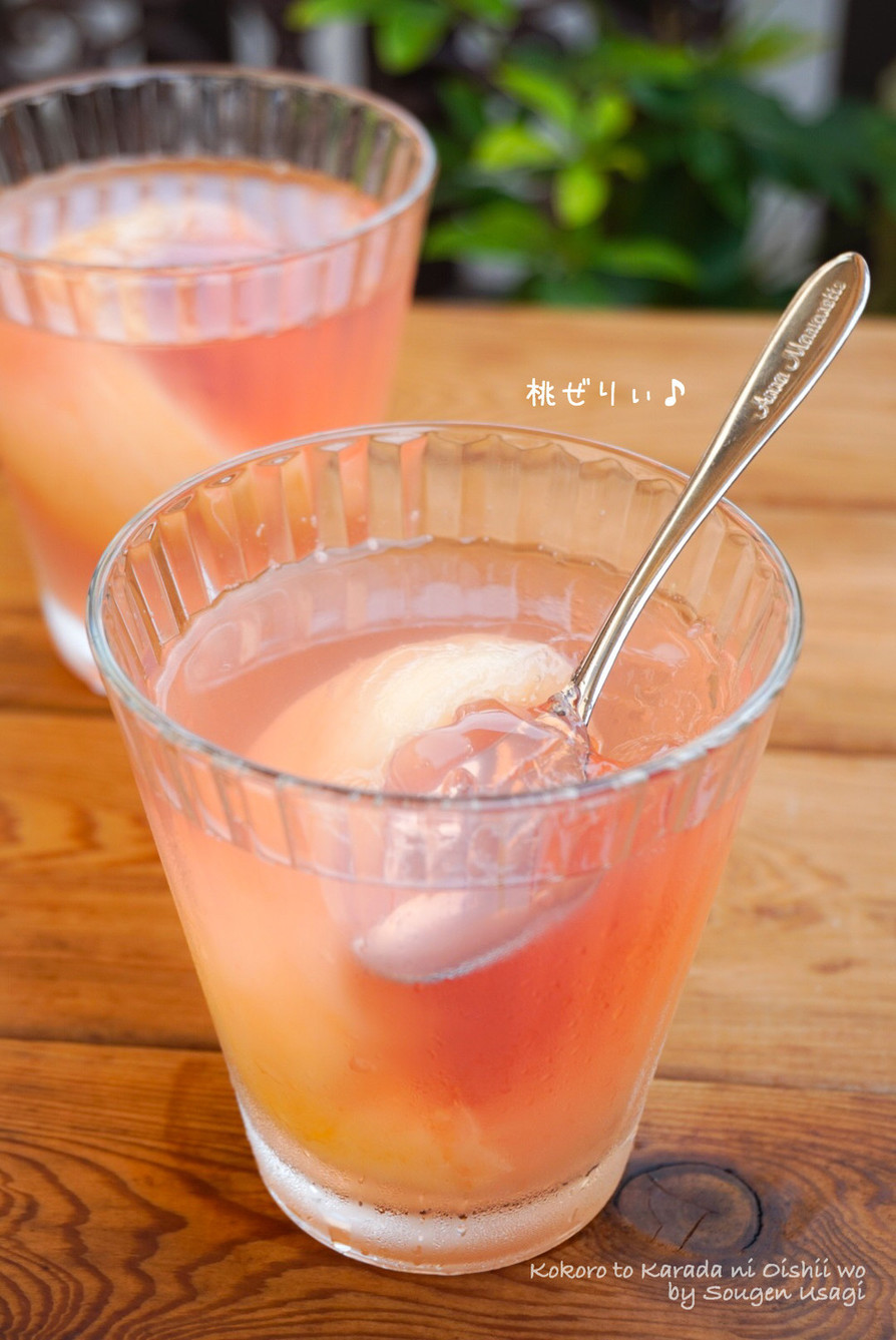 季節のデザート☆桃のソーダゼリーの画像