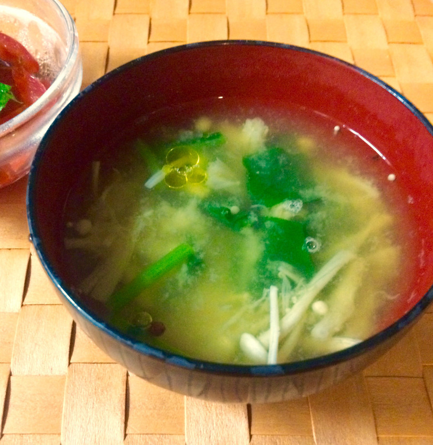 えのき茸と小松菜の味噌汁の画像