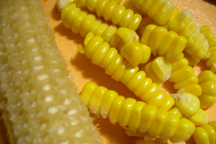 とうもろこしを簡単に芯から取る方法 レシピ 作り方 By ღライチღ クックパッド 簡単おいしいみんなのレシピが375万品