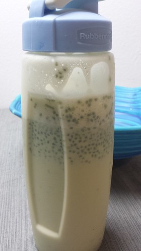 朝食に!青汁とチアシードの豆乳シェイク