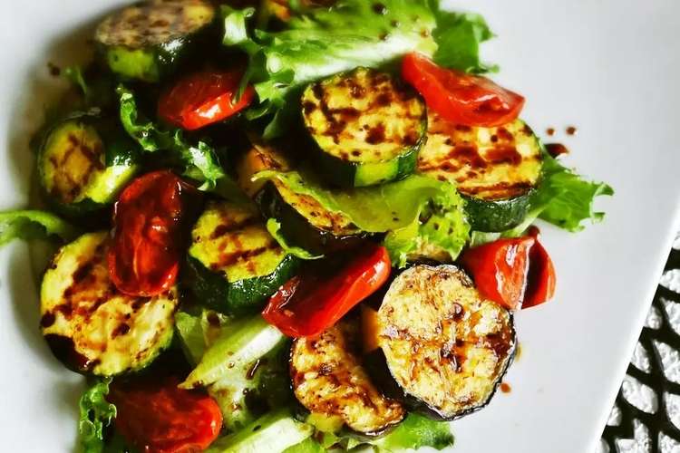茄子とズッキーニのグリル サラダ レシピ 作り方 By Kebeibiko クックパッド 簡単おいしいみんなのレシピが366万品