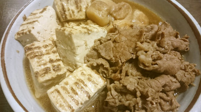 牛肉と焼き豆腐のすき焼き風煮物の写真