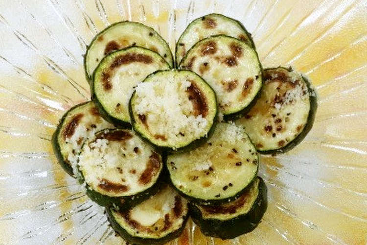 ベジ ズッキーニのステーキ チーズ味 レシピ 作り方 By 東京あだち食堂 クックパッド 簡単おいしいみんなのレシピが357万品