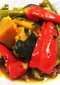 南瓜と夏野菜がたらふく食べられる煮物