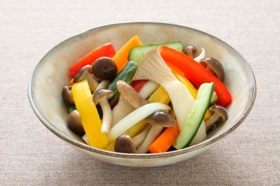 きのこと野菜のフレッシュピクルスの写真
