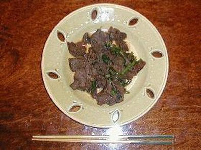 春菊と牛肉の炒め物の写真