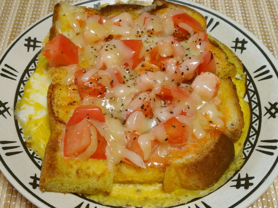トマトとチーズの卵かけトーストの画像