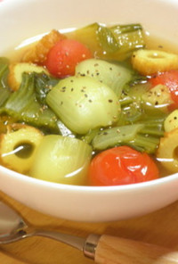 チンゲン菜とミニトマトのカレースープ