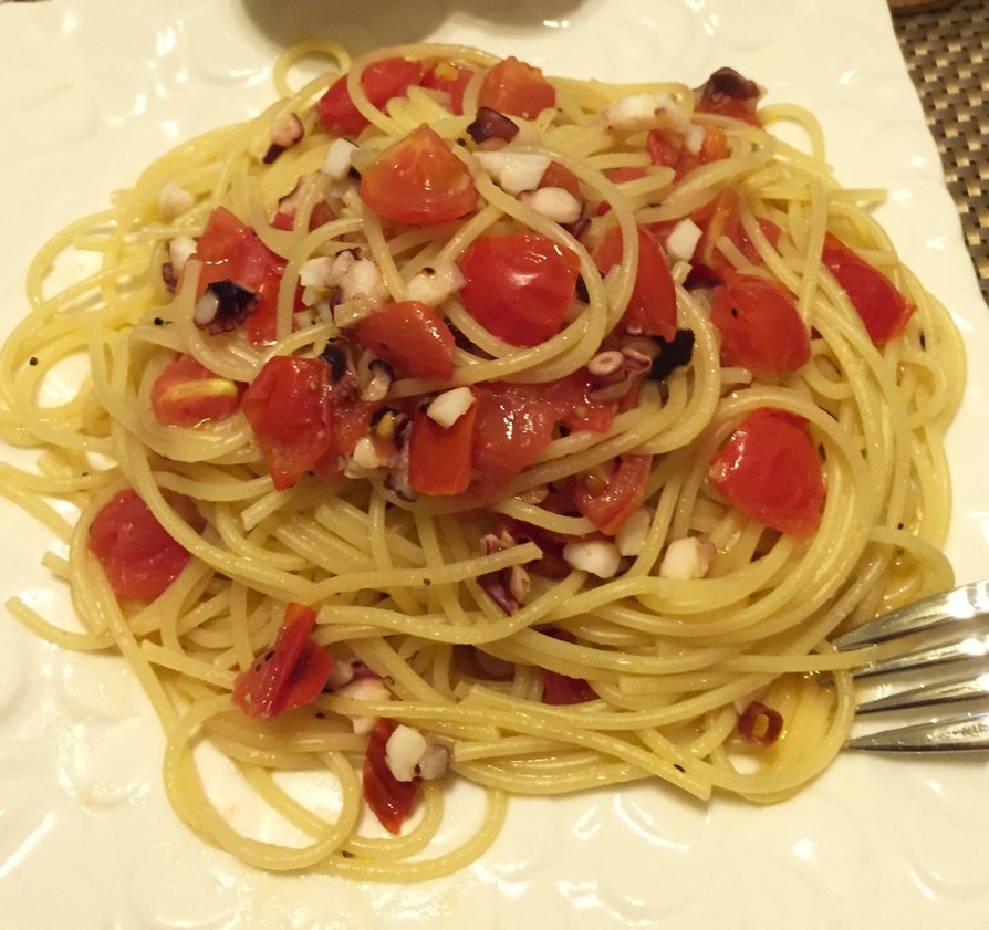 タコとトマトのペペロンチーノの画像