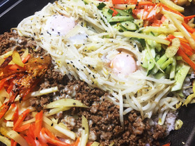 ホットプレートで野菜たっぷりビビンバ☆