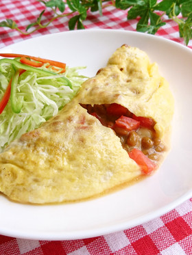 とろ~り♪トマトとチーズの納豆オムレツ