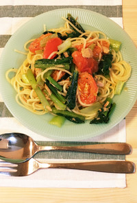 ツナと小松菜とトマトのペペロンチーノ風