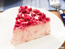 ザク切りいちごdeいちごレアチーズケーキ