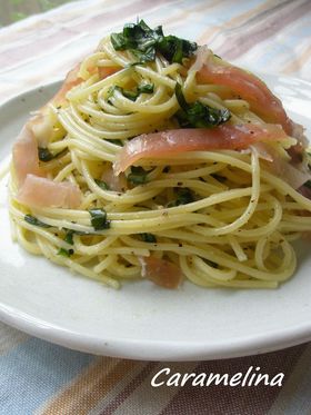 生ハムとバジルとチーズのシンプルパスタ