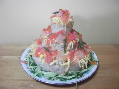 お祝い三段ちらし寿司ケーキの写真