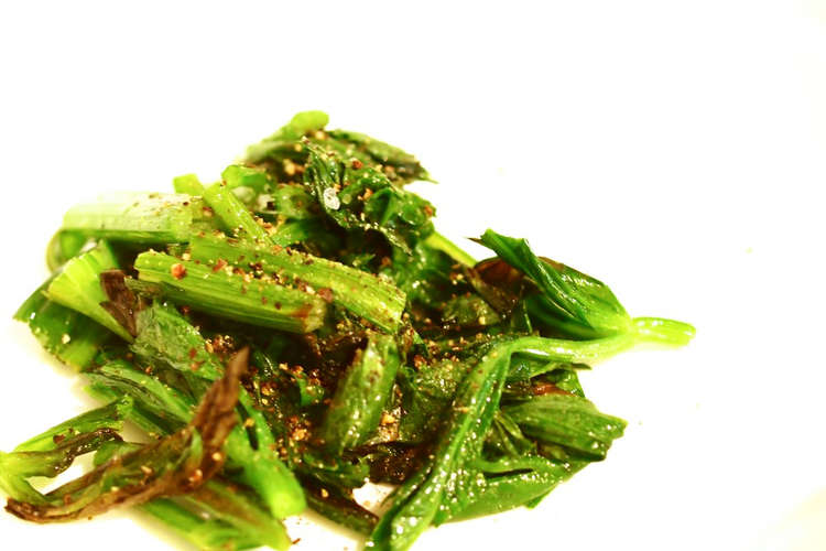 セロリの葉のバター炒め 添え野菜に レシピ 作り方 By くろうさぎ れもん クックパッド 簡単おいしいみんなのレシピが359万品