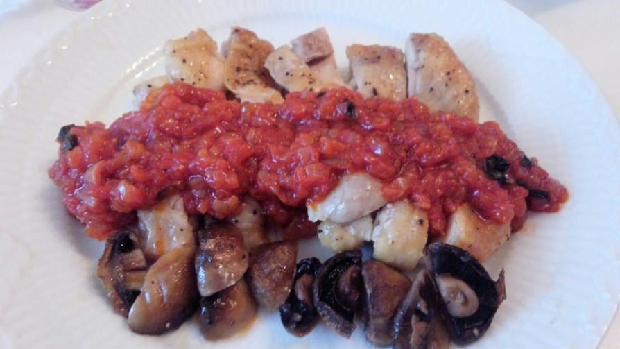 鶏肉のオーブン焼き　トマトバジルソースの画像