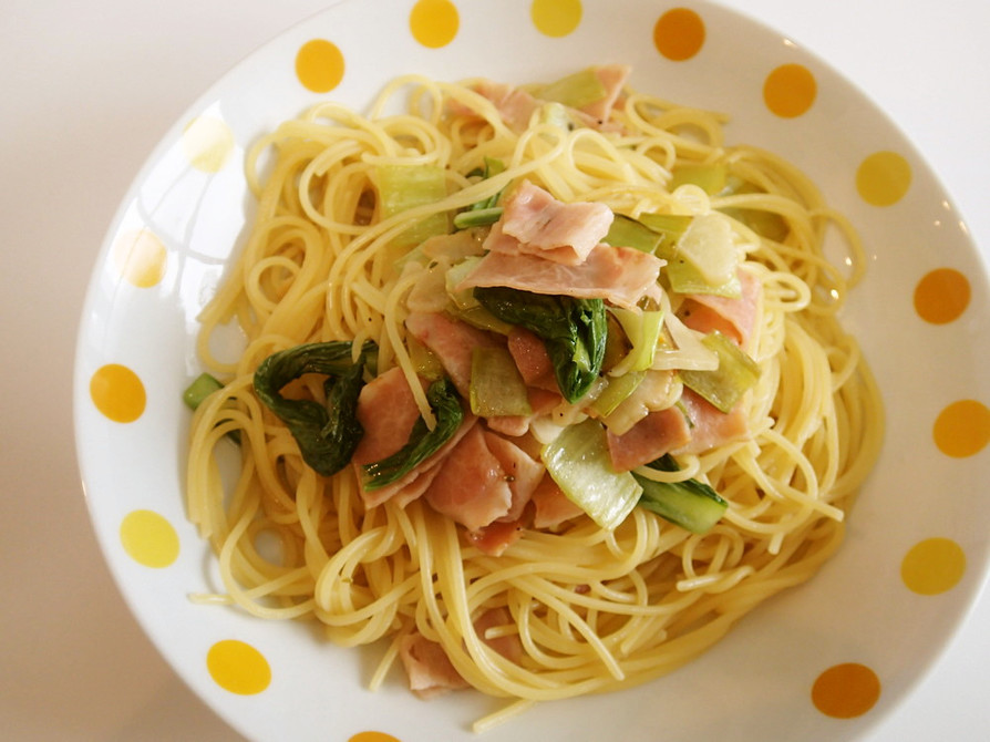 チンゲン菜とベーコンのペペロンチーノの画像