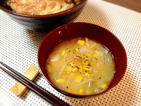 だし入り味噌で簡単*もやしコーン味噌汁