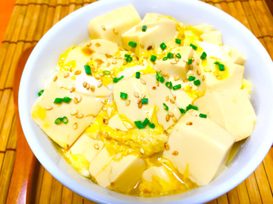 トロトロ☆半熟卵の豆腐たまご丼の写真