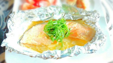 フライパンで簡単！鮭の味噌マヨホイル焼きの写真