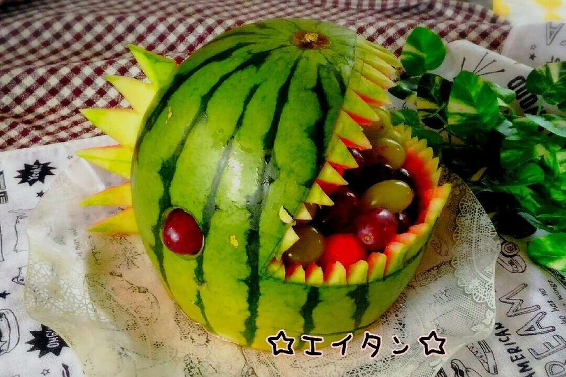 スイカ丸ごと使ってインパクト大 レシピ 作り方 By えいmama クックパッド 簡単おいしいみんなのレシピが379万品