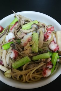 アスパラとタコとキノコのパスタ