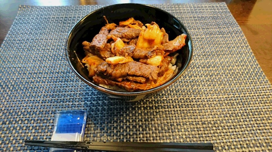 牛肉ハラミとキムチ丼の画像