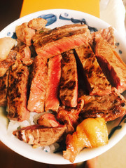 簡単ガッツリ和風ステーキ丼!!の写真