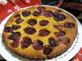 スモモのアーモンドクリームケーキ