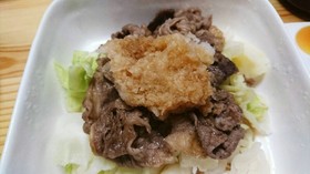 キャベツと牛こまのおろしポン酢のせ