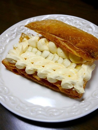 ホイップマリームとカスタードのバナナパイの写真