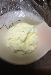 生クリームからバター作り