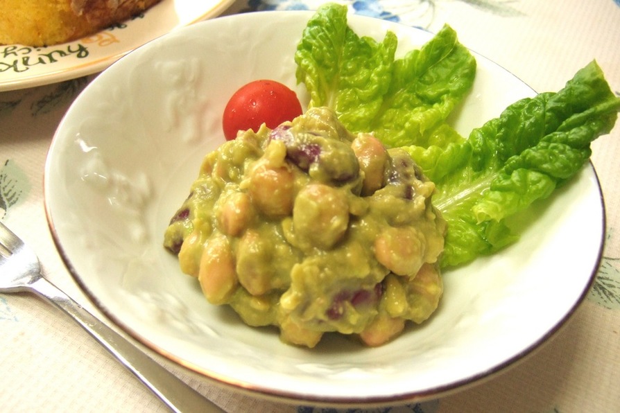 ヘルシーな豆とアボカドのクリーミーサラダの画像