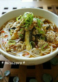 m茄子とひき肉のピリ辛そうめん