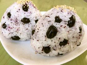 ☆塩茹で黒豆 ゆかり おにぎり