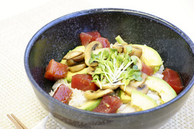 絶品!マッシュルームとアボカドマグロ丼♪